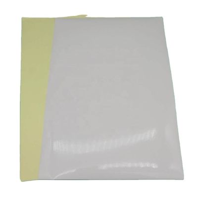 Eenzijdig kleefstofpapier op basis van rubber met een drukvermogen