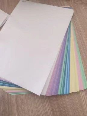 Afdrukken met vochtbestendige, aanpasbare koolstofloze papier en duplexplaten