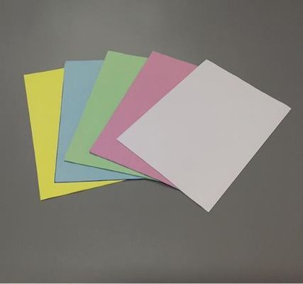 Papierindustrie Gebruik CB/CFB/CF Geen koolstofpapier Ncr rol voor vouchers Drukpapier