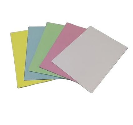 Waterdicht koolstofvrij papier in een verpakking voor chemische verwerking