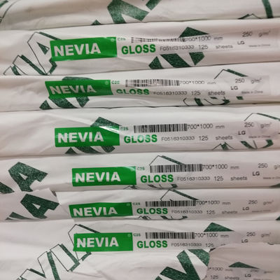 Dubbelzijdig gecoat Nevia kunstpapier in rollen/bladverpakking voor professionele resultaten
