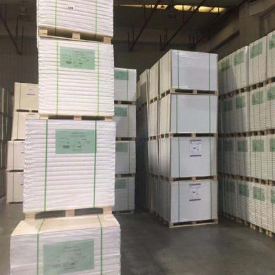 Gepersonaliseerd wit aan één zijde bedekt Ningbo Fold FBB/Ivory Board/C1S voor cosmetische verpakkingen