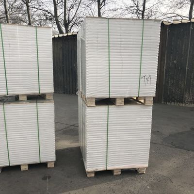 Gepersonaliseerd wit aan één zijde bedekt Ningbo Fold FBB/Ivory Board/C1S voor cosmetische verpakkingen