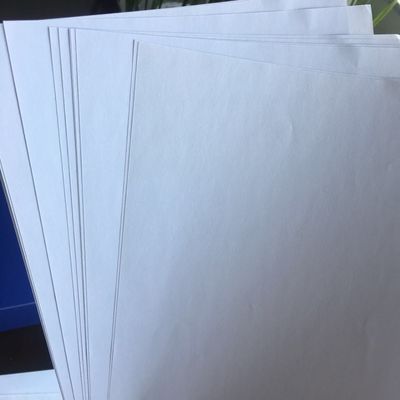 Niet-gecoat tweeslachtig houtvrij offsetpapier met in het beste geval maagdelijk houtpulp