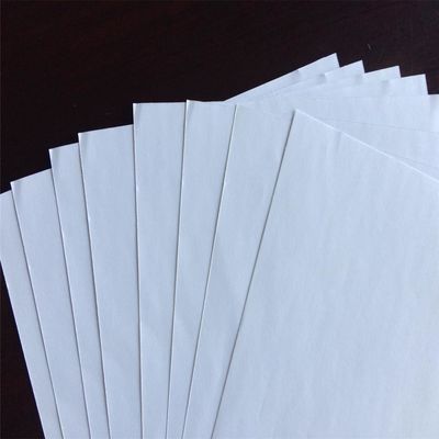 98%-110% Helderheid Anti-Curl ongecoat houtvrij Offset Bond Paper voor glad drukwerk