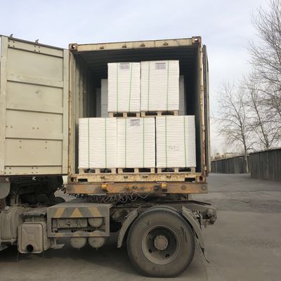 Materiaal van het product Wit gecoat C2s kunstpapier voor het drukken van tijdschriften 610 mm ROLL WIDTH